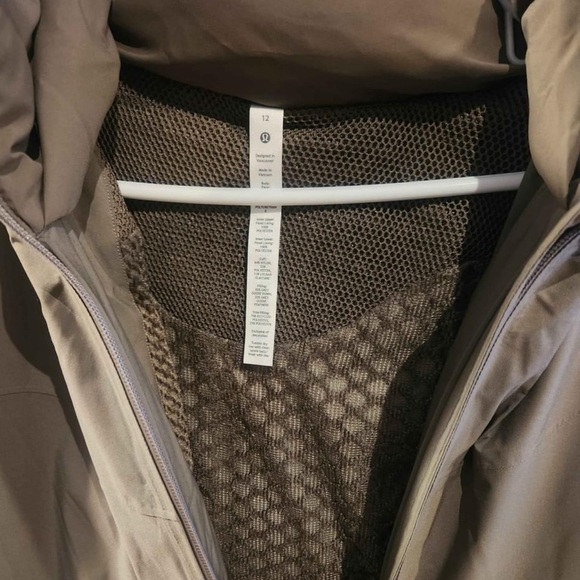 Lululemon - Stretchseal Sleet Street Parka - Picture 3 of 5